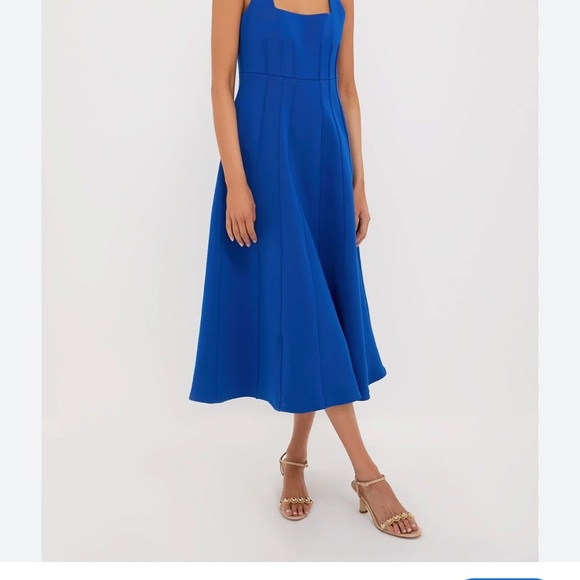 Tuckernuck Azure Jersey Double Knit Julietta Dress Royal Blue
Square neck - Picture 3 of 13